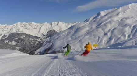 Wintersporters in het Paznauntal.